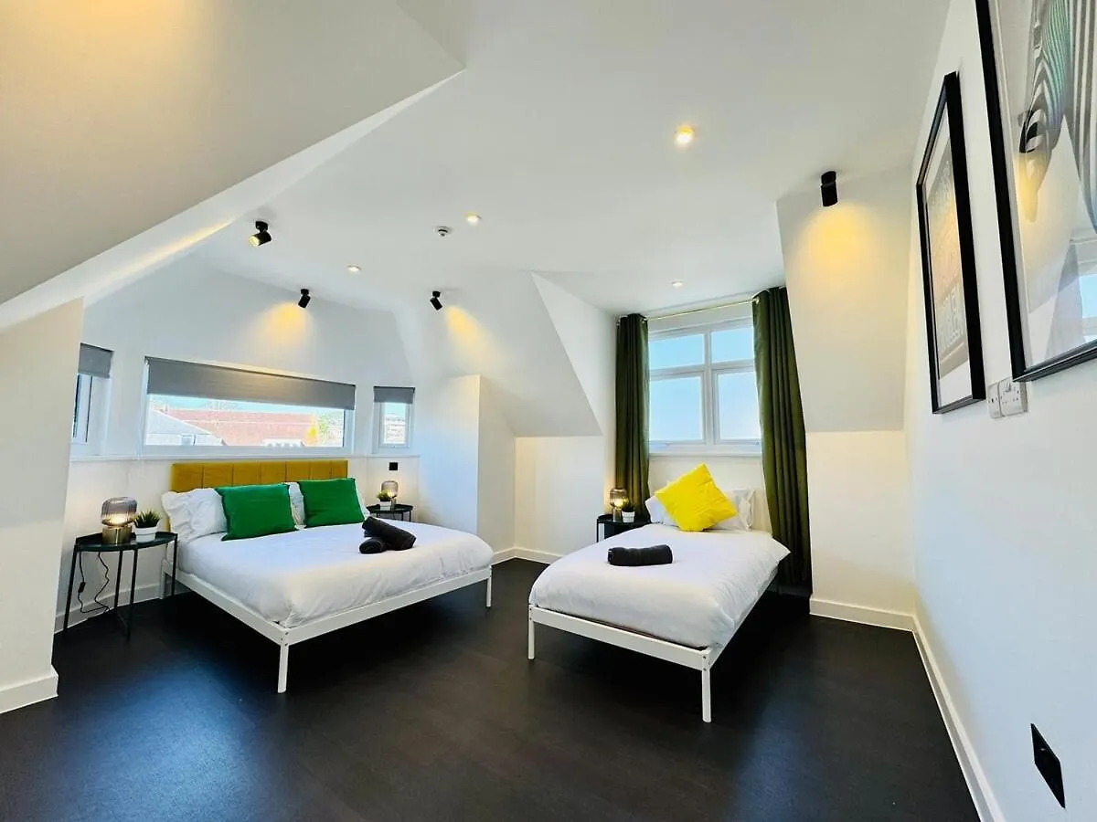 Big Penthouse - 3-Bedroom - 2-Bathroom - Sleeps 8 Bournemouth