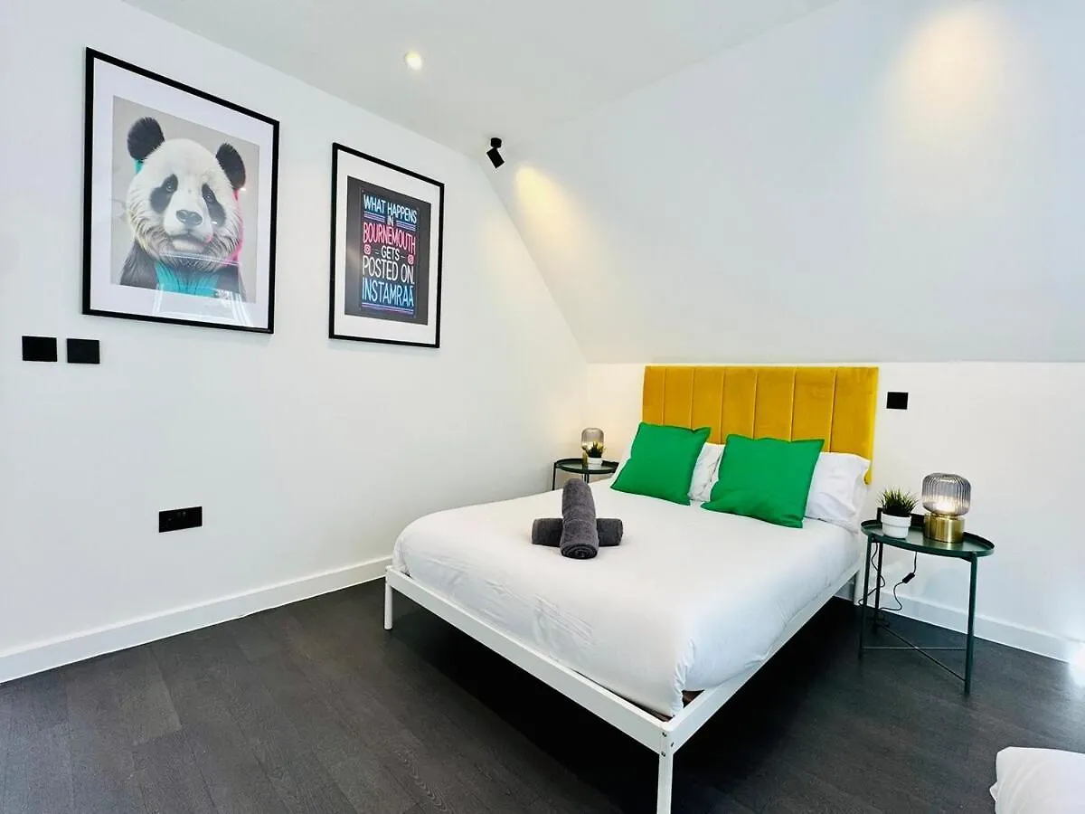 Big Penthouse - 3-Bedroom - 2-Bathroom - Sleeps 8 Bournemouth 0*,