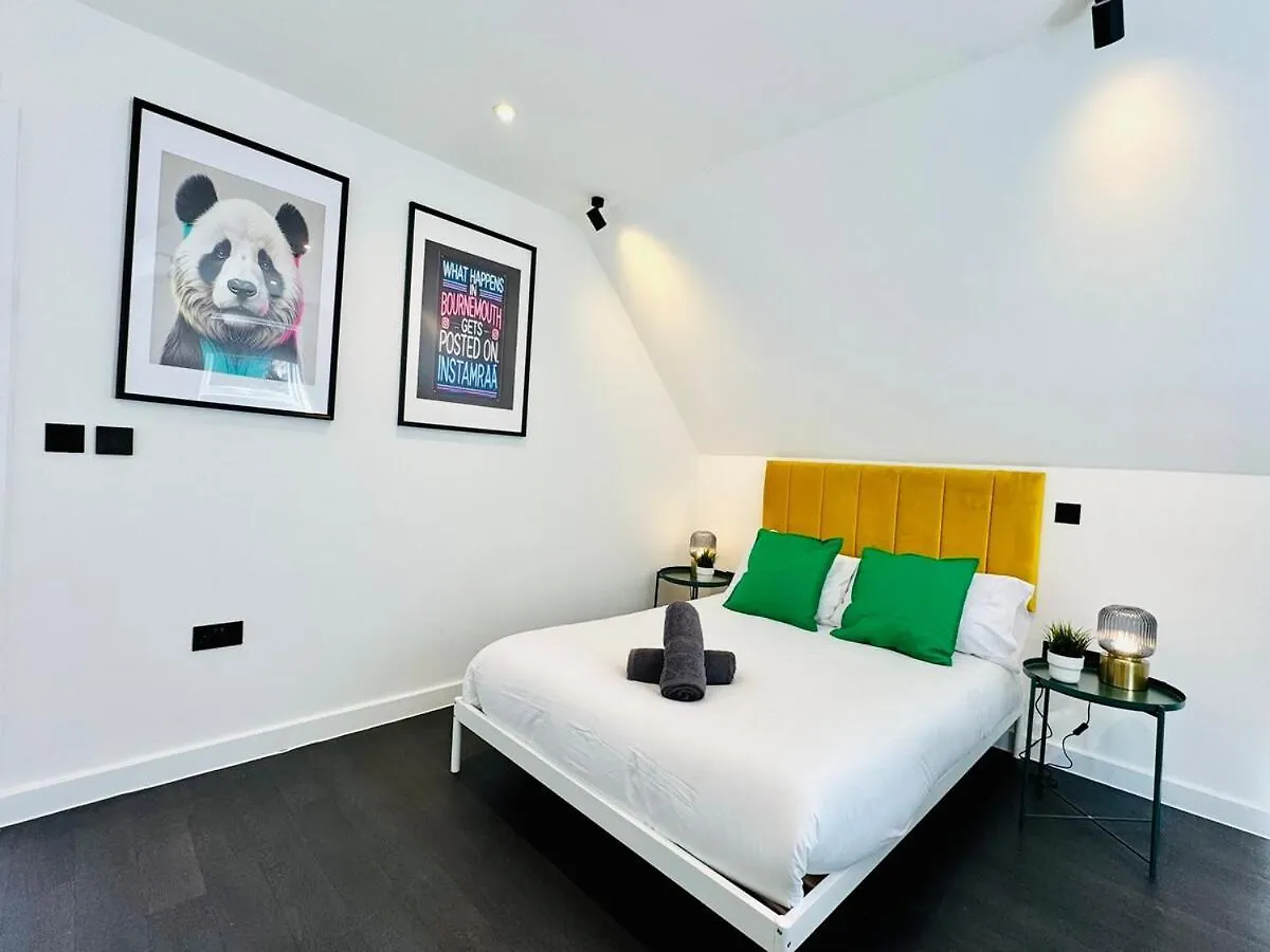 Apartment Big Penthouse - 3-Bedroom - 2-Bathroom - Sleeps 8 Bournemouth